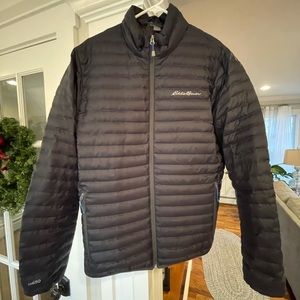 Like New Eddie Bauer EB650 Navy Blue Men’s coat size Large.  Only a year old.